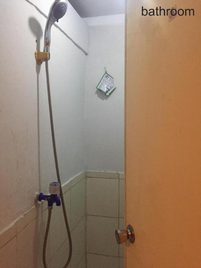 Kos Omah Yanto 19 Guest House Jakarta Exterior photo