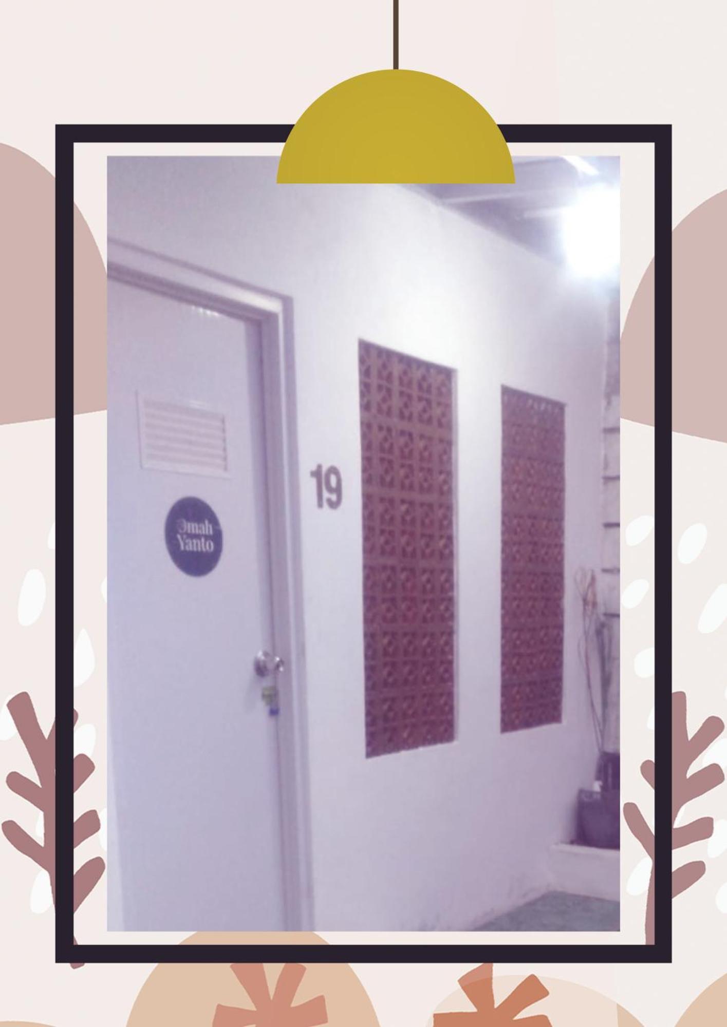 Kos Omah Yanto 19 Guest House Jakarta Exterior photo